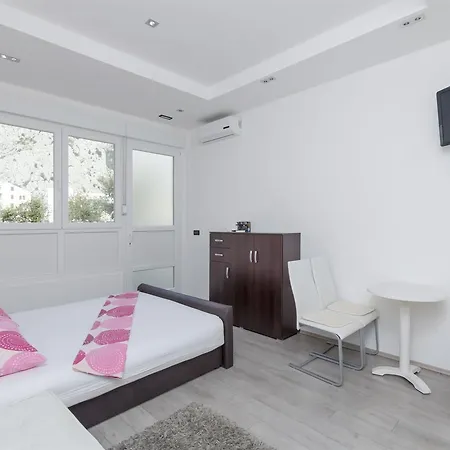 Apartment Antonela Omis